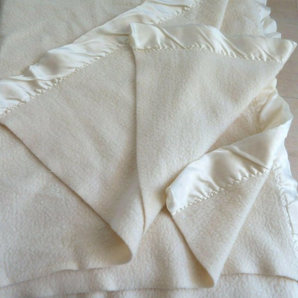 Vintage Acrylic Blanket Satin Trim Beige 86 x 64 Twin Double USA Made - Picture 10 of 11